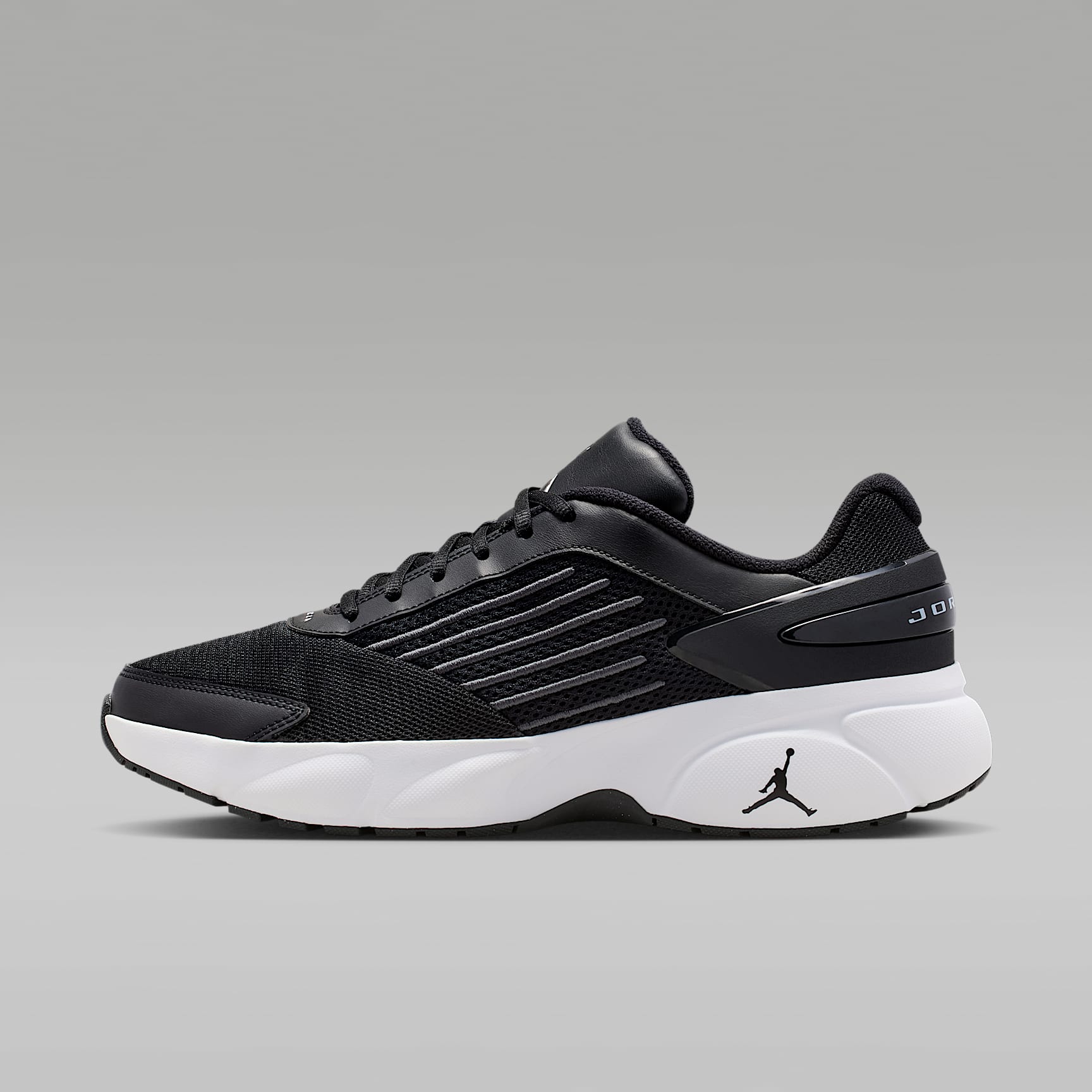 Jordan Trunner Flow Men's Shoes. Nike LU